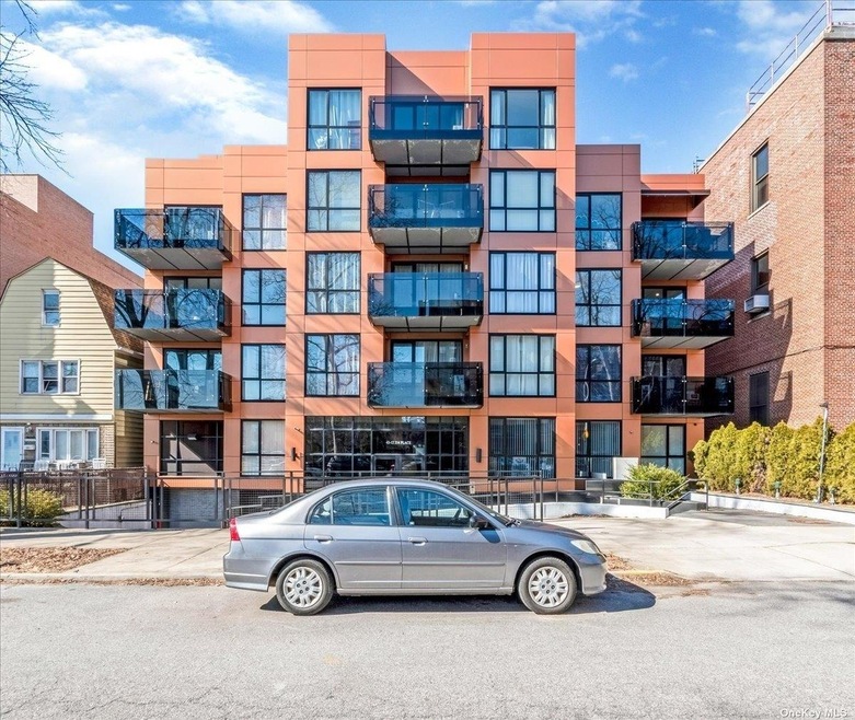 43-12 214th Place unit 3D, Bayside, NY 11361 - photo 1