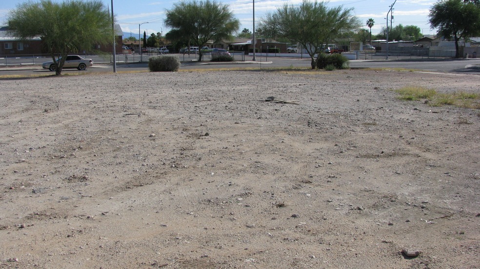 2080 Vacant lot 7