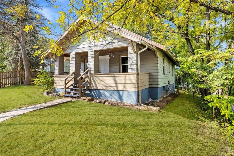 2330 SW 9th St, Des Moines, IA 50315 - photo 1