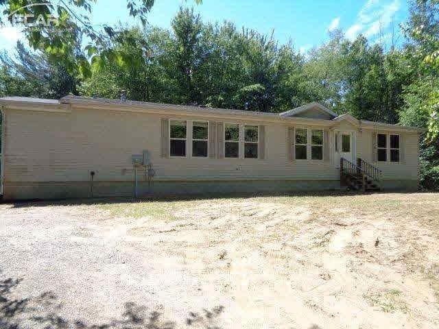 6196 Oak Rd, Vassar, MI 48768 - photo 1