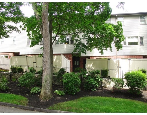 50 Regent Cir unit 50, Brookline, MA 02445 - photo 1