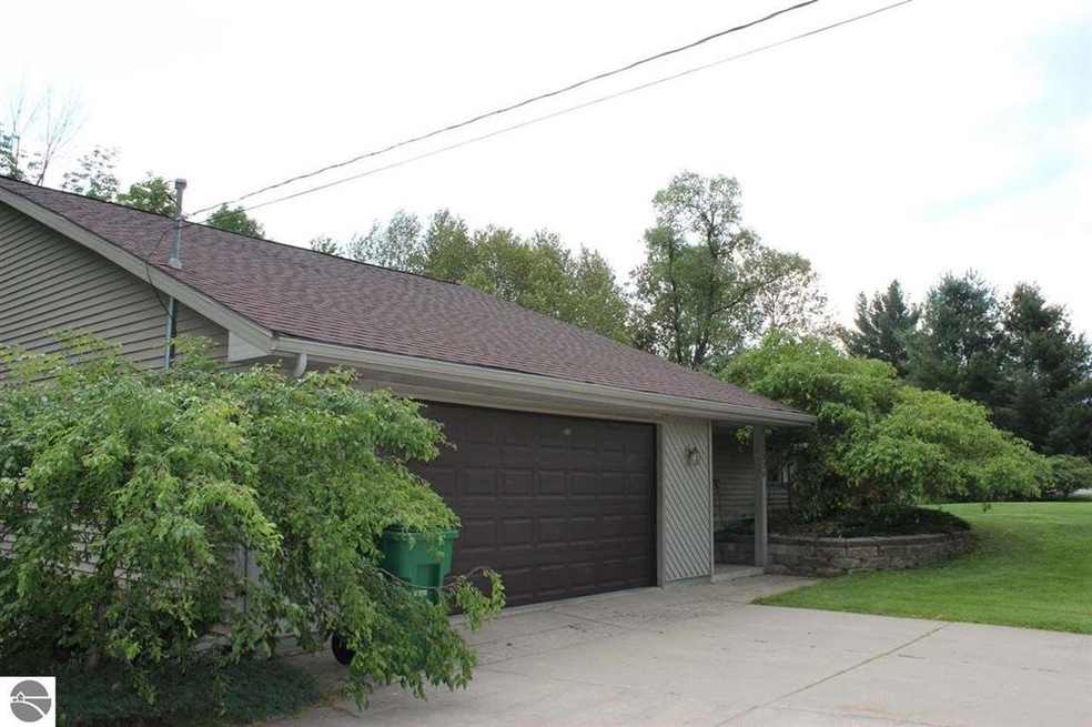 2328 Birchcrest Dr, West Branch, MI 48661 - photo 1