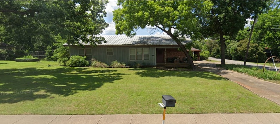 600 S 3rd St, Grandview, TX 76050 - photo 1