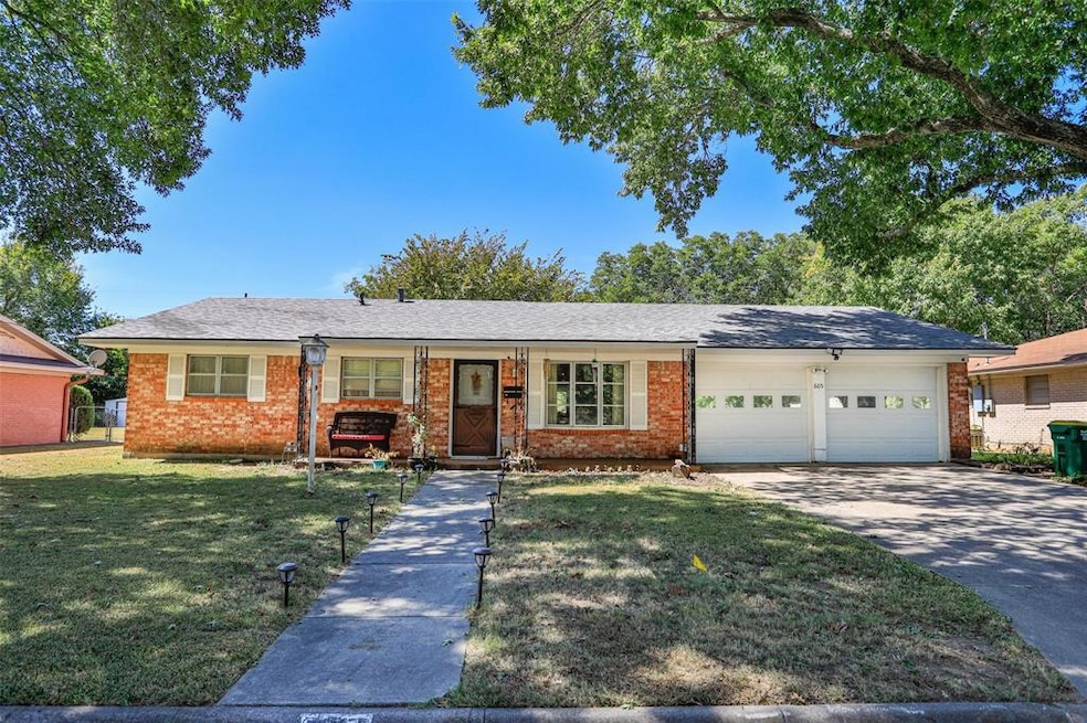 605 Melody Ln, Gainesville, TX 76240 - photo 1