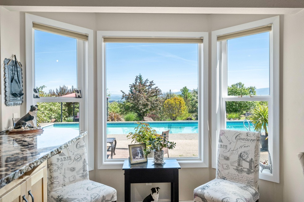 3715 Livingston Rd, Central Point, OR 97502 - photo 1