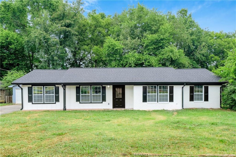 Single story home featuring a front yard