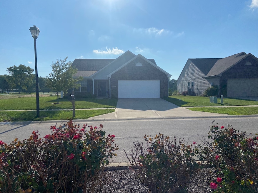 2788 Ashton Ln, Greenwood, IN 46143 - photo 1