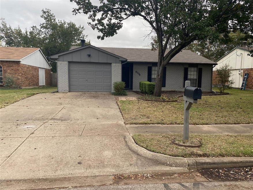 6304 Sandhurst Ln E, North Richland Hills, TX 76182 - photo 1