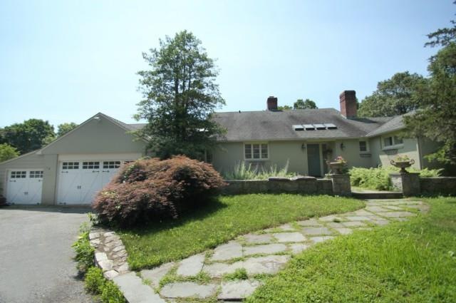 138 Evergreen Hill Rd, Fairfield, CT 06824 - photo 1