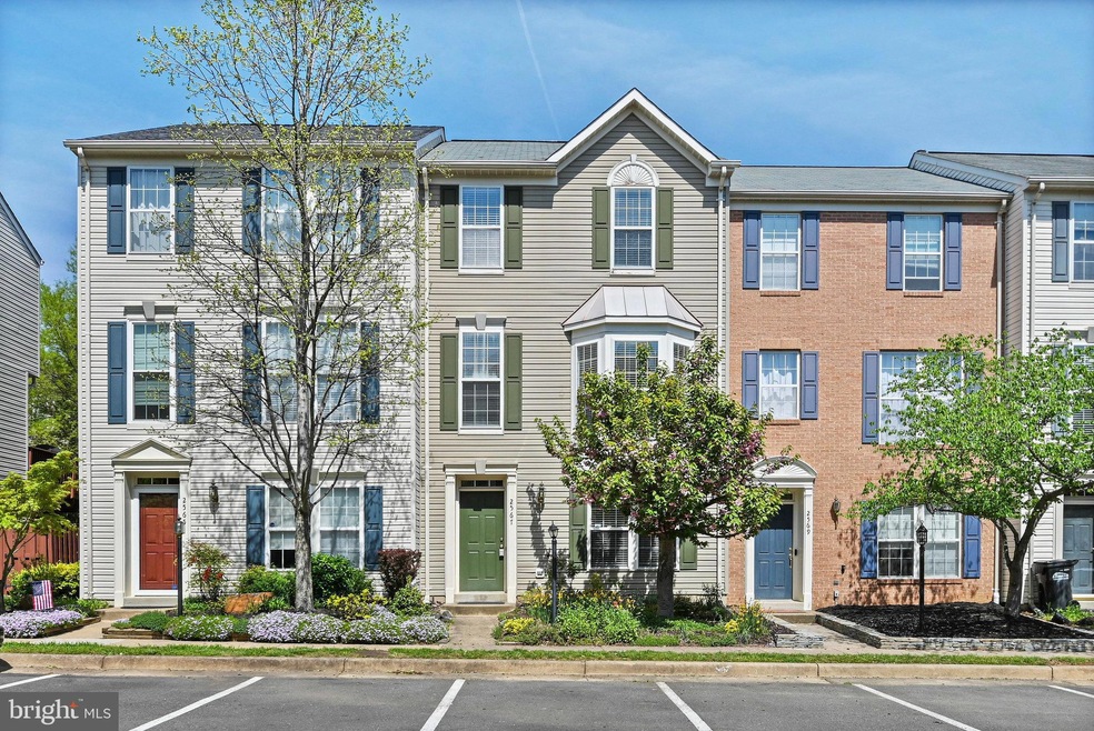 2567 Chase Wellesley Dr, Herndon, VA 20171 - photo 1