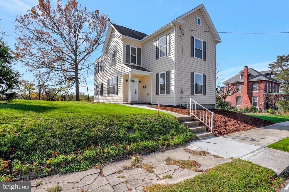434 W Queen St, Chambersburg, PA 17201 - photo 1