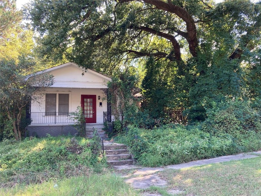 Front of Property showing the double lot.