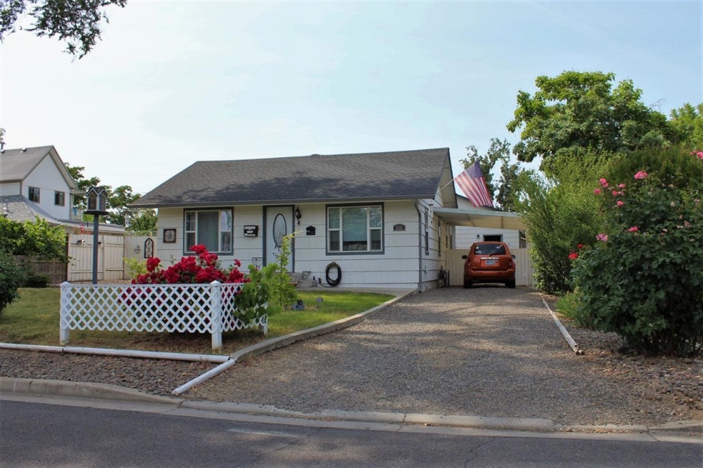 335 Maple St, Central Point, OR 97502 - photo 1
