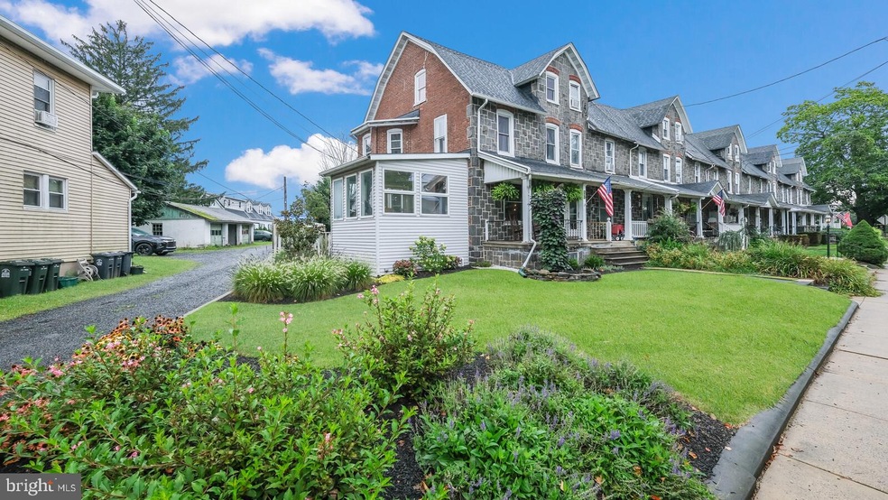 644 E Broad St, Quakertown, PA 18951 - photo 1