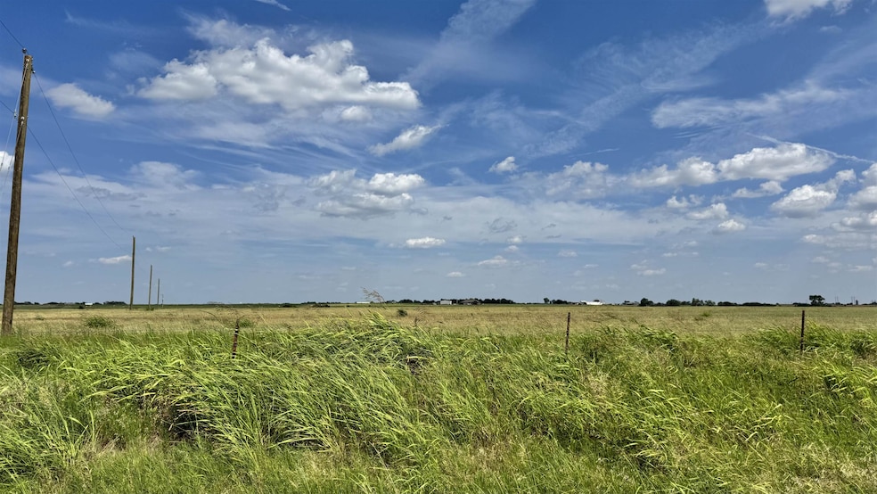 2 N Hobart Rd, Enid, OK 73703 - photo 1
