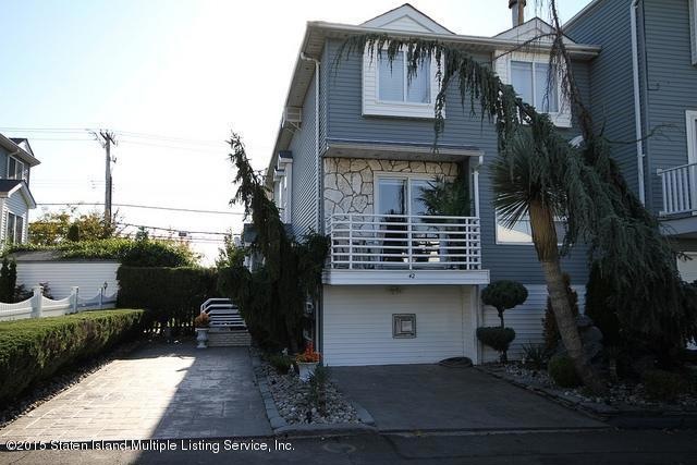42 Country Dr S, Staten Island, NY 10314 - photo 1