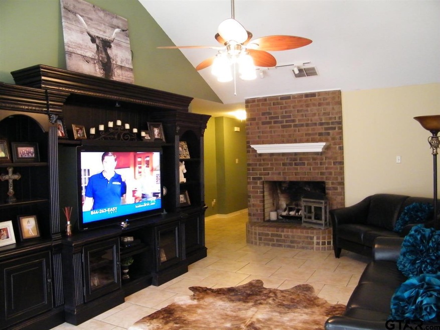 963 Creekside Dr, Tyler, TX 75703 - photo 1