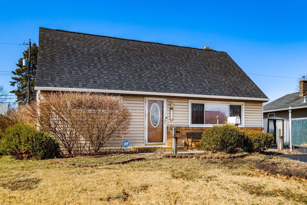 647 Savannah Dr, Columbus, OH 43228 - photo 1