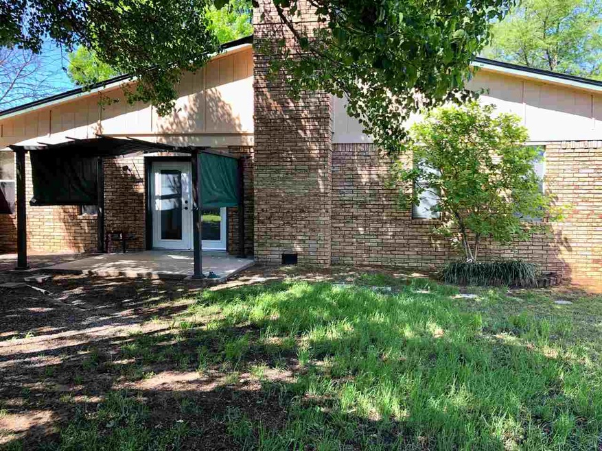 506 Fieldcrest Dr, Duncan, OK 73533 - photo 1