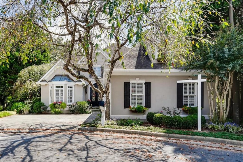 Original owner home occupies 'key' lot in cul de s
