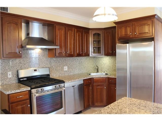 72 Sherwood Ave unit 1, Greenwich, CT 06831 - photo 1