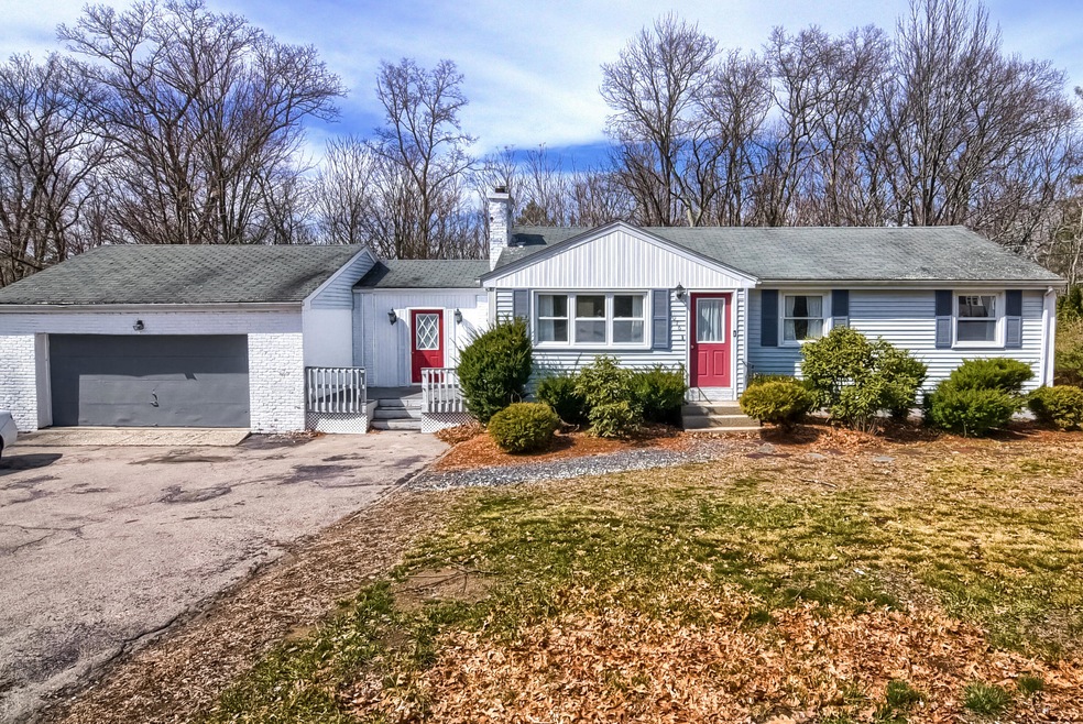 1076 S Main St, Bellingham, MA 02019 - photo 1