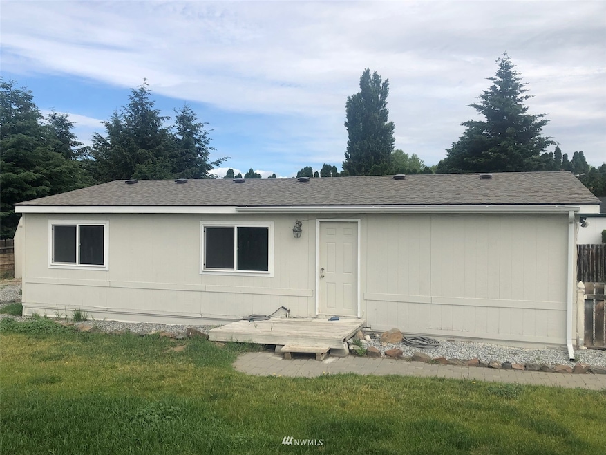 10 N Lyle Ave, East Wenatchee, WA 98802 - photo 1