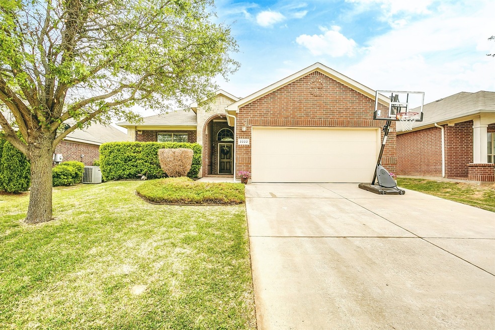 2222 Kaitlyn Dr, Weatherford, TX 76087 - photo 1