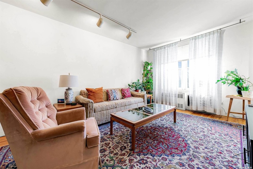 Thornton Place Owners unit 4S, Forest Hills, NY 11375 - photo 1