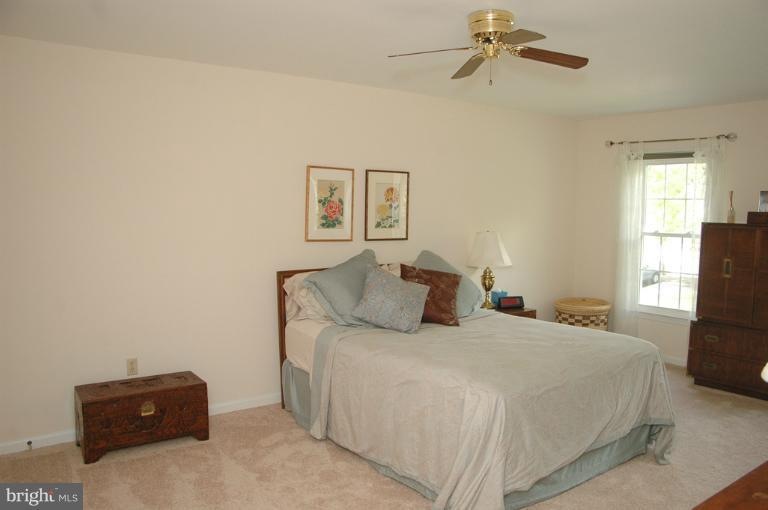 12703 Turberville Ct, Herndon, VA 20171 - photo 1