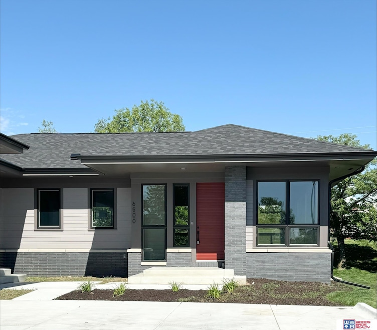 For Sale $750,000 • Co-Listing Agent