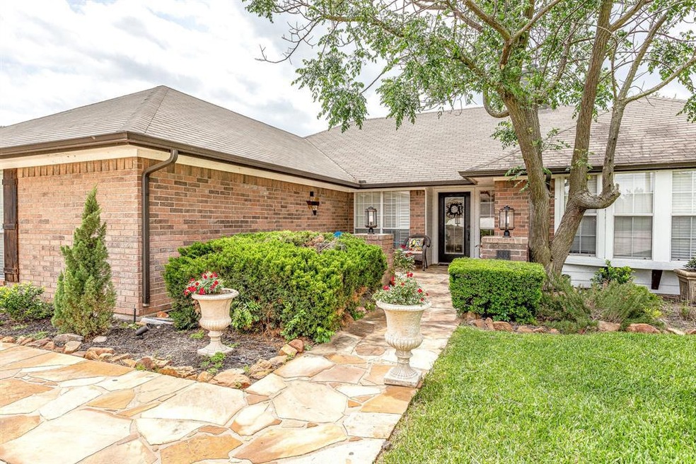 19033 White Bluff Dr, Whitney, TX 76692 - photo 1