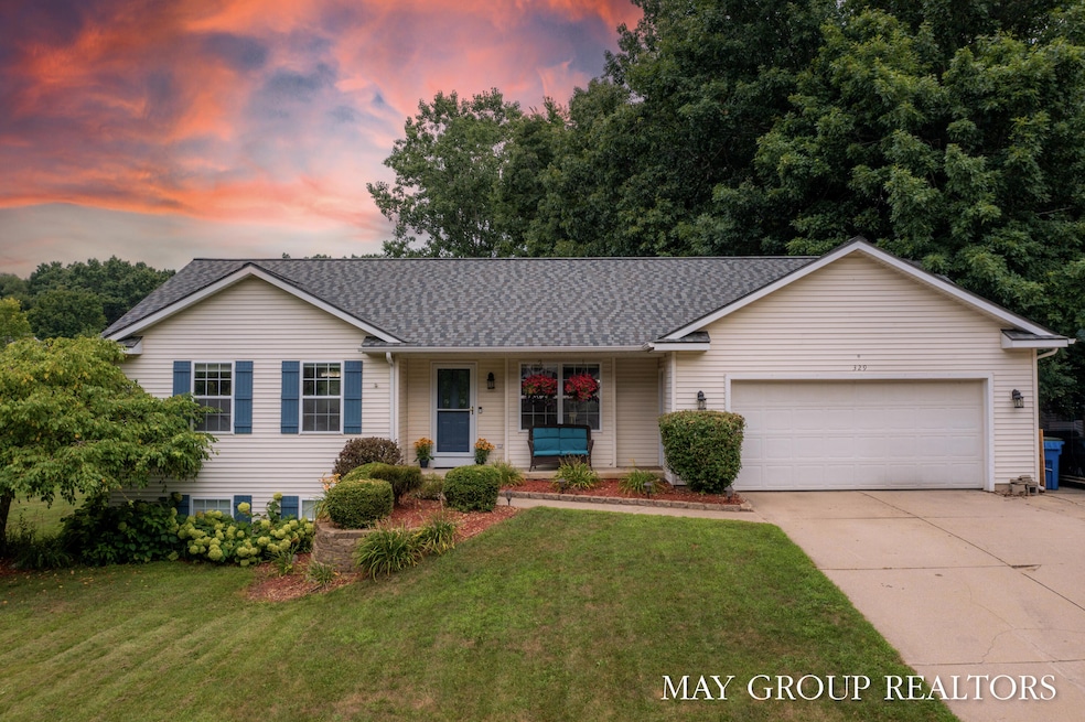 329 Willow Run Dr, Wayland, MI 49348 - photo 1