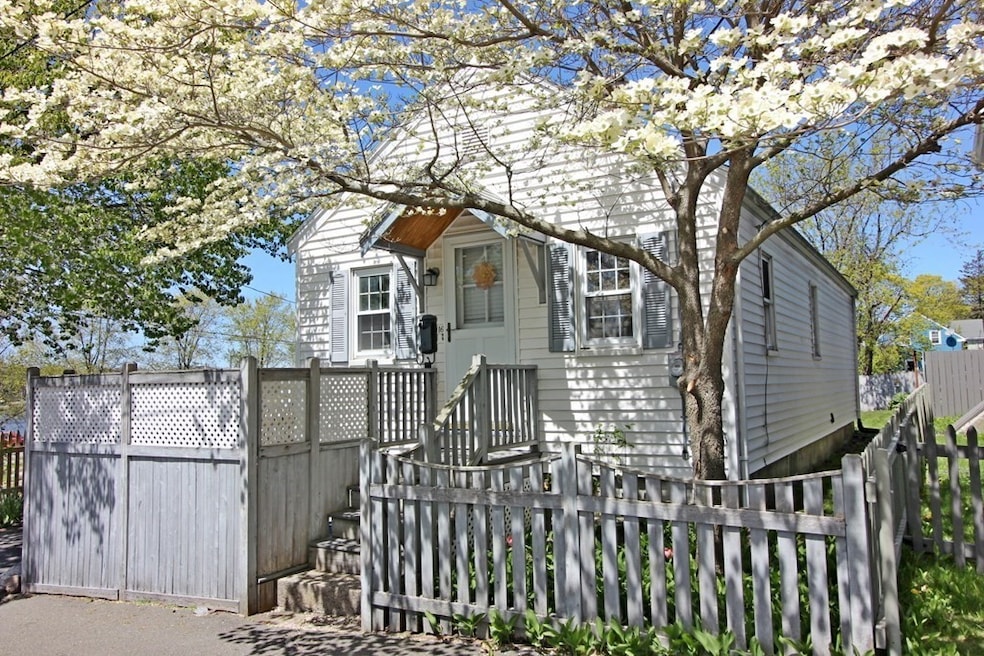 16 Saunders St, Salem, MA 01970 - photo 1
