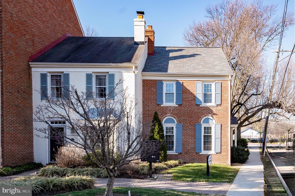 830 Bashford Ln, Alexandria, VA 22314 - photo 1