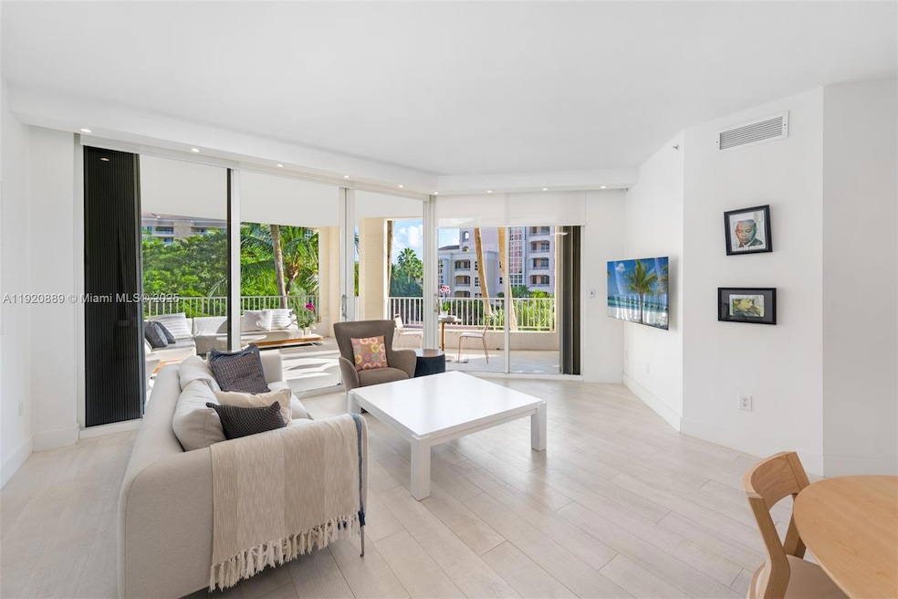 715 Crandon Blvd unit 305, Key Biscayne, FL 33149 - photo 1