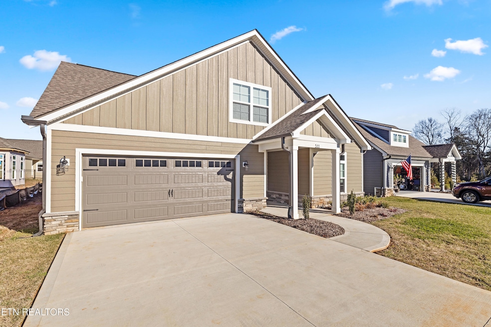 511 Chestnut Place, Loudon, TN 37774 - photo 1