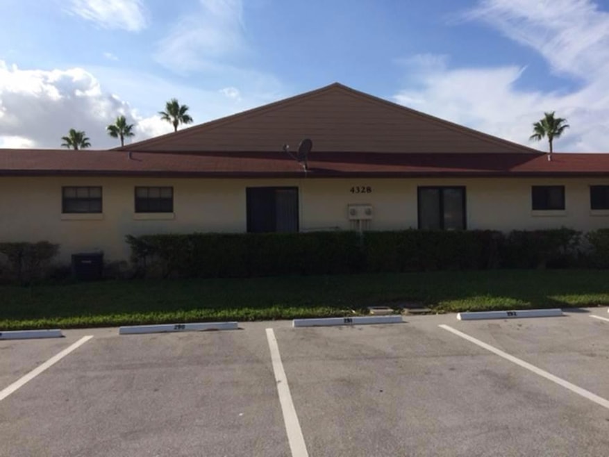 4328 Woodstock Dr unit D, West Palm Beach, FL 33409 - photo 1