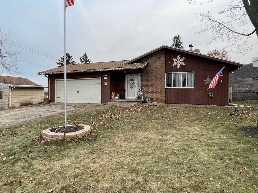 145 Bluffview Dr, Dakota, MN 55925 - photo 1