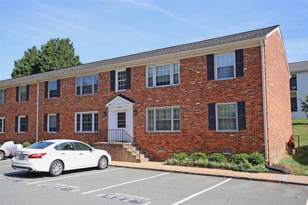 2422 Barracks Place unit 4, Charlottesville, VA 22901 - photo 1