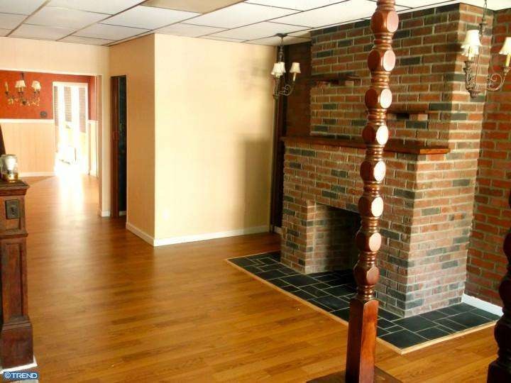 238 W Oley St, Reading, PA 19601 - photo 1