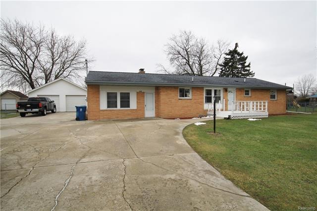 8503 Bristol Rd, Swartz Creek, MI 48473 - photo 1