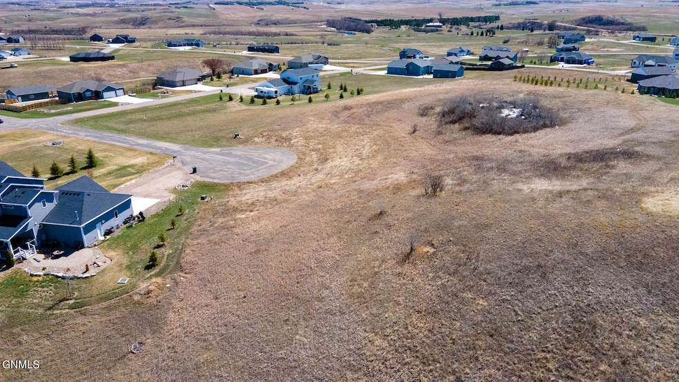 717 Branding Iron Dr, Bismarck, ND 58503 - photo 1