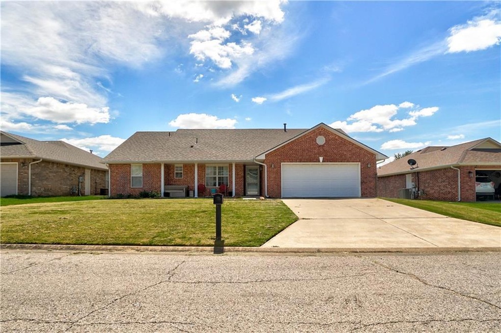 1927 Ridge Crest Dr, Shawnee, OK 74804 - photo 1