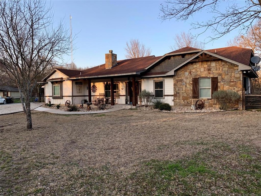 700 Green Tree Dr, Weatherford, TX 76087 - photo 1