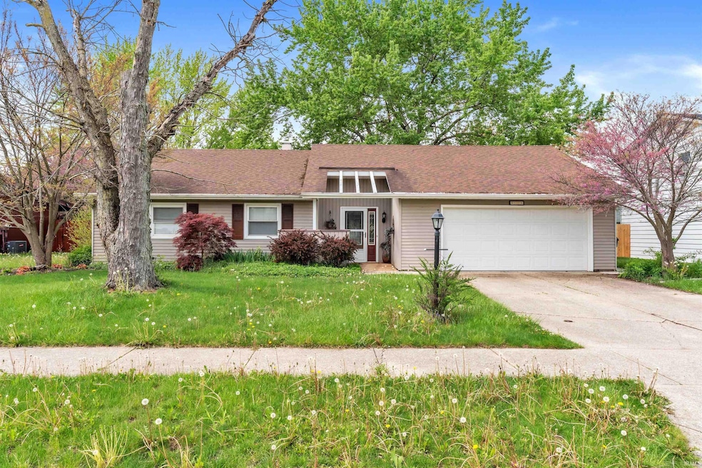 9126 Redfield Dr, Fort Wayne, IN 46819 - photo 1