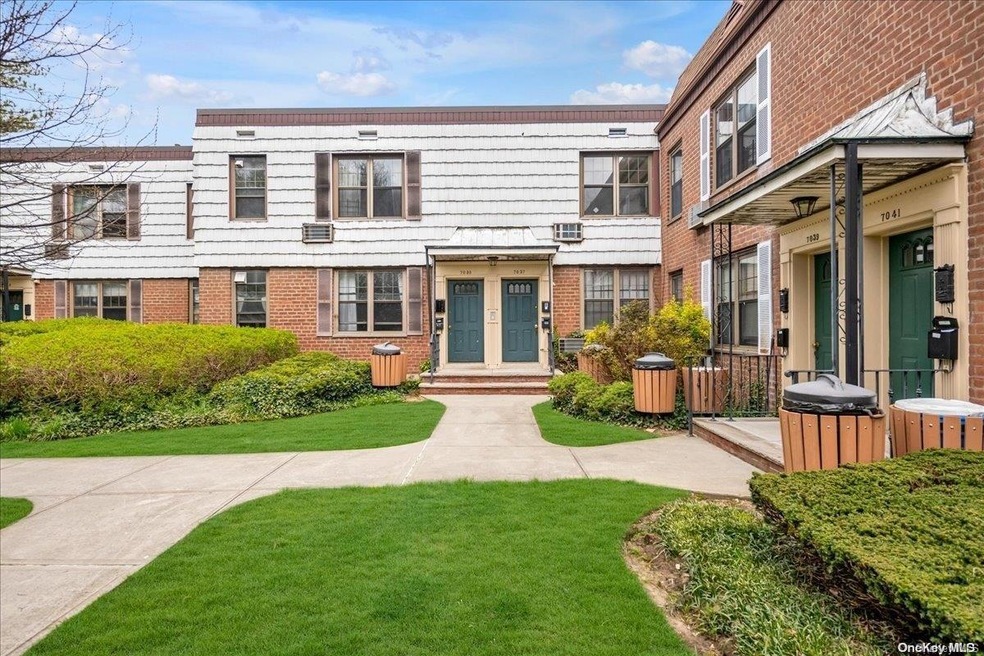 70-37 Park Dr E unit B, Flushing, NY 11367 - photo 1