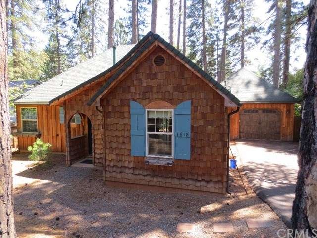 Beautiful low maintenance cedar siding, attached o