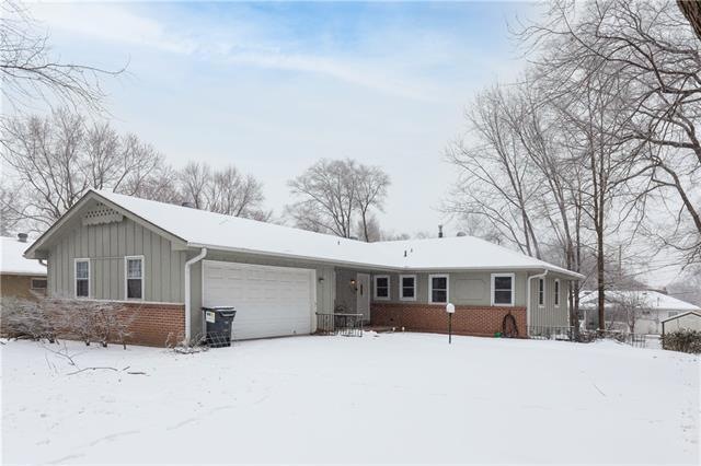 5305 Barton Dr, Shawnee, KS 66203 - photo 1