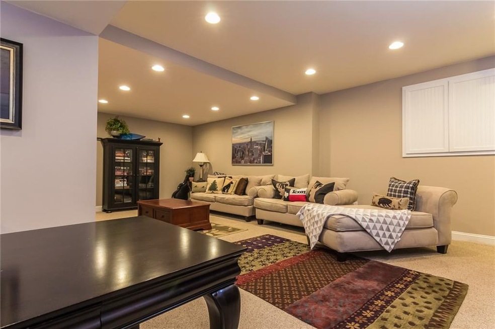 600 Ridge Rd, Orange, CT 06477 - photo 1